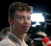 Léon Marchand a eu un très beau geste envers Lucas puisqu'il a passé l'une de ses médailles d'or autour de son cou
 
Léon Marchand, multi médaillé en natation, rencontre le public au Club France à la Grande Halle de La Villette, Paris, lors des Jeux Olympiques Paris 2024, le 5 août 2024. © Stéphane Lemouton / Bestimage