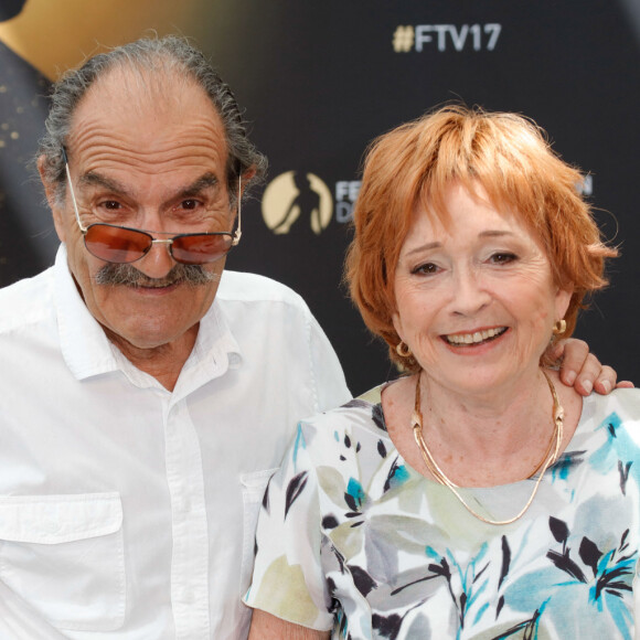 Dix-huit mois après la mort de Marion Game, Gérard Hernandez continue d'honorer sa mémoire.
Gérard Hernandez et Marion Game au photocall de Scènes de ménages lors du 57e festival de Monte Carlo, à Monaco. JLPPA/ABACAPRESS.COM