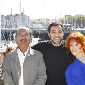 Gérard Hernandez continue de tourner avec ses amis, et rempile à 91 ans !
La série Scènes de ménages avec Gérard Hernandez, Valérie Karsenti, Frédéric Bouraly et Marion Game lors du 13ème Festival de la Fiction TV à La Rochelle, le 10 septembre 2011. Patrick Bernard/ABACAPRESS.COM