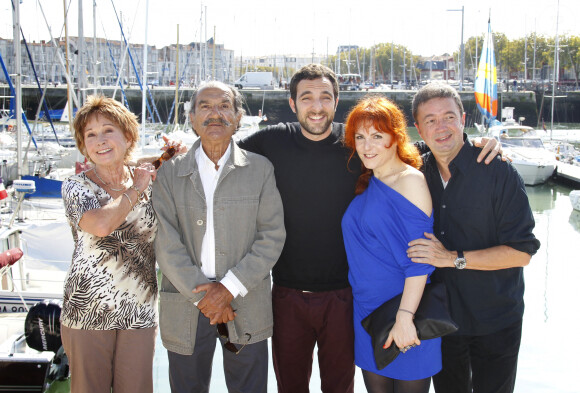 Gérard Hernandez continue de tourner avec ses amis, et rempile à 91 ans !
La série Scènes de ménages avec Gérard Hernandez, Valérie Karsenti, Frédéric Bouraly et Marion Game lors du 13ème Festival de la Fiction TV à La Rochelle, le 10 septembre 2011. Patrick Bernard/ABACAPRESS.COM