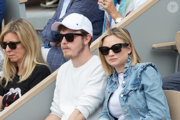 Sept femmes au total l'ont accusé de les avoir violées, et une enquête pour corruption de mineurs et viols a été ouverte par le parquet de Paris.
Norman Thavaud et sa petite amie Martha dans les tribunes lors des Internationaux de France de tennis à l'arène Roland-Garros le 9 juin 2019 à Paris. Nasser Berzane/ABACAPRESS.COM