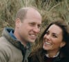 Ils en sont les propriétaires depuis leur mariage en 2011 : Anmer Hall constituait leur cadeau de mariage de la part de la reine Elizabeth II
Le prince William et Kate Middleton en famille dans le Norfolk et dans leur résidence de Anmer Hall pour marquer leur 10e anniversaire de mariage.