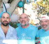 À ses côtés, de nombreuses personnalités comme l'humoriste et animateur Vincent Moscato et l'acteur Philippe Corti
Artus, Vincent Moscato, Philippe Corti à la Pétanque Turquoise sur la Place des Lices à Saint-Tropez, au profit de l'association "Soleil d'Enfance", le 11 août 2024 