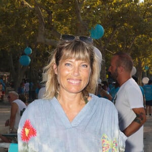 Mélanie Page à la Pétanque Turquoise sur la Place des Lices à Saint-Tropez, au profit de l'association "Soleil d'Enfance", le 11 août 2024