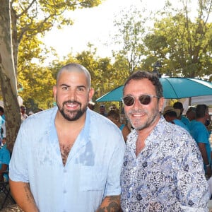 Artus et Bernard Montiel à la Pétanque Turquoise sur la Place des Lices à Saint-Tropez, au profit de l'association "Soleil d'Enfance", le 11 août 2024