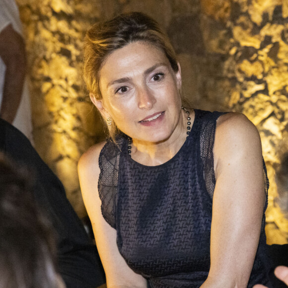 Exclusif - Julie Gayet - Personnalités au spectacle "Simone Veil, Les combats d'une effrontée" lors du 40ème Festival de Ramatuelle. Le 4 août 2024 © Cyril Bruneau / Festival de Ramatuelle / Bestimage 