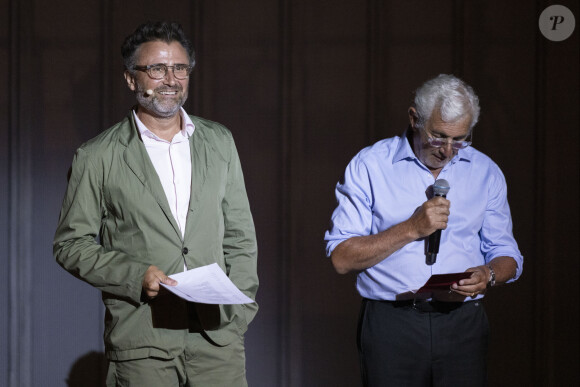 Exclusif - Alexandre Brasseur, Michel Boujenah - Spectacle "Simone Veil, Les combats d'une effrontée" lors du 40ème Festival de Ramatuelle, adaptée du roman de Simone Veil "Une vie" par Cristiana Reali. Le 4 août 2024. La comédienne a eu pour volonté, à travers cette mise en scène, de transmettre le récit d'un parcours hors norme, celui de cette femme politique française. Mettre en lumière l'héritage de Simone Veil. © Cyril Bruneau / Festival de Ramatuelle / Bestimage  Exclusive - No Web No Blog pour Belgique et Suisse