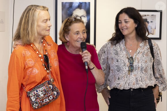 Exclusif - Anouchka Rousselet, Micheline Pelletier-Decaux, Cristiana Réali - Vernissage de l'exposition "Simone Veil, l'immortelle" par Micheline Pelletier-Decaux lors du 40ème Festival de Ramatuelle. Le 4 août 2024 © Cyril Bruneau / Festival de Ramatuelle / Bestimage 