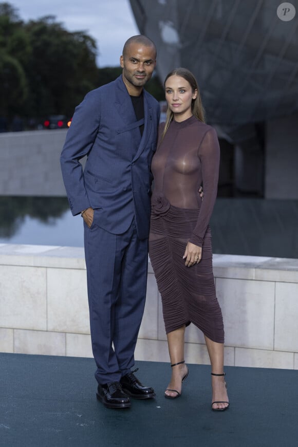 Tony Parker avec sa compagne Agathe Teyssier - Photocall du dîner "Prelude pour les JO" à la Fondation Vuitton à Paris, France, le 25 juillet 2024. © Olivier Borde/Bestimage