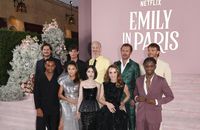Lily Collins au comble du glamour pour lancer la saison  4d'Emily in Paris, Lucas Bravo complètement changé ! (PHOTOS)