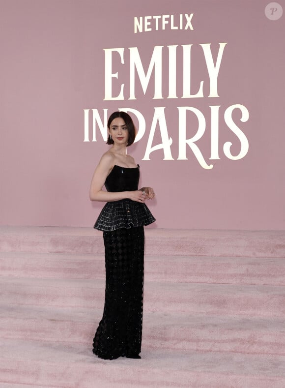 Lily Collins à l'avant-première de la première partie de la saison 4 de la série "Emily in Paris" à Los Angeles, le 14 août 2024