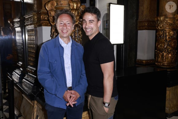 Stéphane Bern et son compagnon Yori Bailleres - Célébrités au défilé de mode Haute-Couture automne-hiver 2024/2025 "Julien Fournié" lors de la Fashion Week au musée Grévin à Paris le 25 juin 2024.