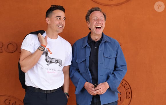 Stéphane Bern et son compagnon Yori Bailleres - Célébrités au village lors des Internationaux de France de tennis de Roland Garros 2024 à Paris le 9 juin 2024.