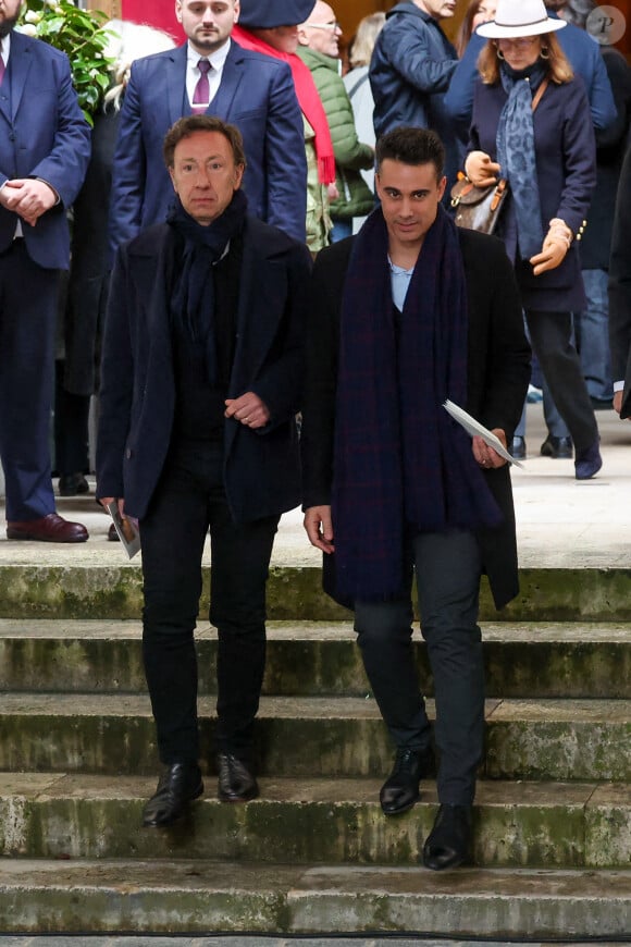 Stéphane Bern et son compagnon Yori Bailleres - Sorties des obsèques de l'ancien ministre de la Culture Frédéric Mitterrand en l'Église Saint-Thomas d'Aquin à Paris. Le 26 mars 2024 © Moreau-Jacovides / Bestimage