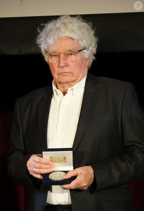 "En deux mots si je devais définir Jean Jacques ce serait la ténacité, son inventivité et la joie de vivre, la joie de faire du cinéma."
Jean-Jacques Annaud reçoit la médaille de la ville de Vincennes - Festival de Vincennes "Au dela de l' écran" le 19 Novembre 2023.