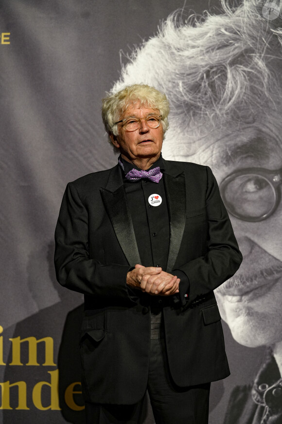 "On a énormément de passions communes, on a la nature, la peinture, le cinéma, bon lui il aime pas mais moi j'aime le sport".
Jean-Jacques Annaud - Photocall de la cérémonie de remise du Prix Lumière à W.Wenders à l'occasion de la 15ème Edition du Festival Lumière de Lyon. Le 20 octobre 2023 © Sandrine Thesillat / Panoramic / Bestimage 