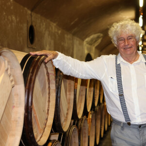 Le réalisateur Jean Jacques Annaud viste le Château Mouton Rothschild, France, le 13 juillet 2022, juste avant la projection en plein air de son film "Notre-Dame Brûle", offerte par la Fondation d'entreprise Philippine de Rothschild lors du festival International du Film en Médoc "Les Vendanges du 7ème Art". © Jean-Marc Lhomer/Bestimage