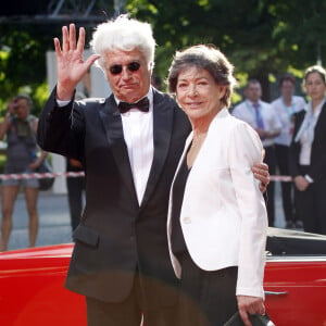 Invitée dans l'émission "Histoire de" sur France 3 Centre-Val de Loire, Laurence a dévoilé les secrets de sa rencontre et de son coup de foudre pour Jean-Jacques Annaud.
Jean-Jacques Annaud et sa femme Laurence - Le réalisateur Jean-Jacques Annaud a reçu le prix CineMerit lors du festival FilmFest à Munich.