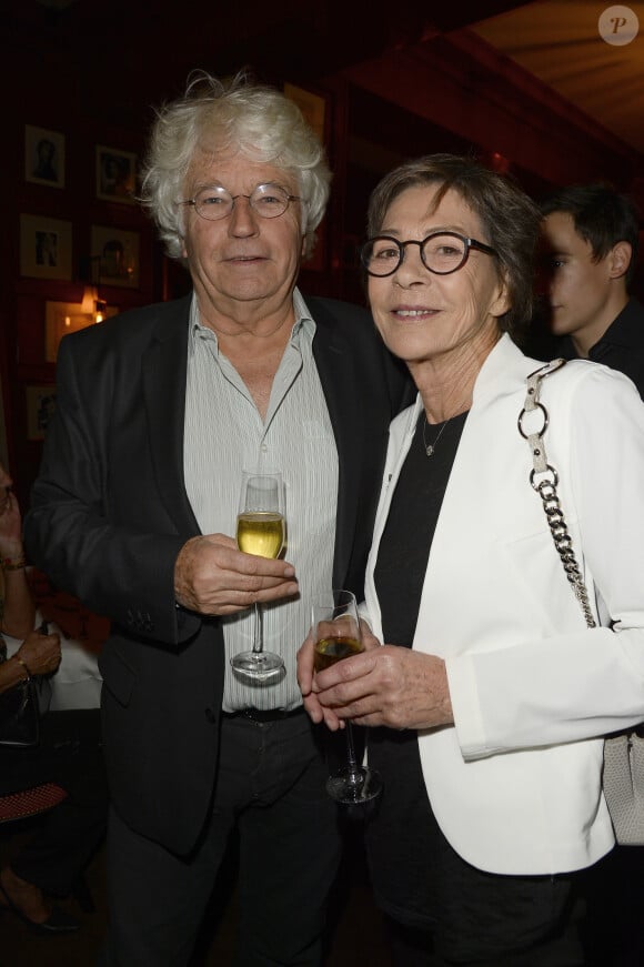 Appelée sur le tournage du film Coup de tête pour remplacer une jeune scripte qui faisait la grève, Laurence tombe nez à nez avec le réalisateur.
Jean-Jacques Annaud et sa femme Laurence - Soirée "Stars et Saveurs" à l'occasion de la nouvelle carte élaborée par le chef Pierre Gagnaire au Fouquet's à Paris le 12 octobre 2015.