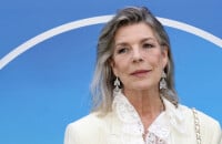 Caroline de Monaco a quitté Monaco... Vacances dans l'Aisne, dans un château familial, avec ses deux petits chiens