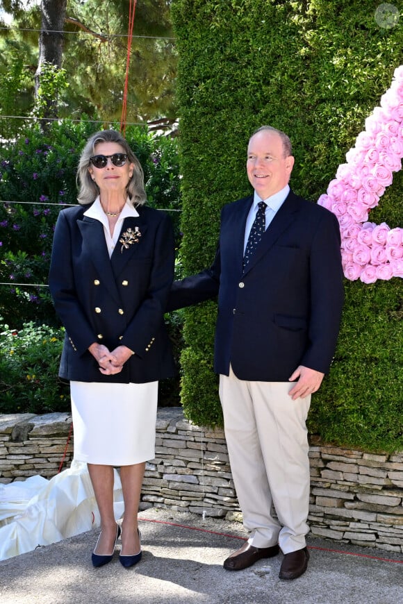 Le prince Albert II de Monaco et la princesse Caroline de Hanovre ont célébré les 40 ans d'existence de la Roseraie Princesse Grace, le 3 mai 2024, à Monaco. Créé en 1984 et rénové en 2014, ce jardin odorant est un hommage du Prince Rainier III à son épouse. Installé non loin du chapiteau de Fontvieille. Les 5000m² de cette roseraie, permettent de découvrir plus de 315 variétés de rosiers représentant 6000 pieds de rosiers, répartis en 7 thèmes. Toutes les opérations d’entretien ainsi que les animations proposées tout au long de l’année ont permis d’obtenir la labellisation Espace Végétal Ecologique (EVE) « ECOCERT » pour ce site. © Bruno Bebert / Bestimage  Prince Albert II of Monaco and Princess Caroline of Hanover celebrated the 40th anniversary of the Princess Grace Rose Garden on May 3, 2024, in Monaco. Created in 1984 and renovated in 2014, this fragrant garden is a tribute from Prince Rainier III to his wife. Installed not far from the Fontvieille marquee. The 5000m² of this rose garden allows you to discover more than 315 varieties of rose bushes representing 6000 rose bushes, divided into 7 themes. All the maintenance operations as well as the activities offered throughout the year made it possible to obtain the Ecological Plant Space (EVE) “ECOCERT” label for this site. 