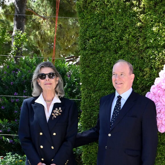 Le prince Albert II de Monaco et la princesse Caroline de Hanovre ont célébré les 40 ans d'existence de la Roseraie Princesse Grace, le 3 mai 2024, à Monaco. Créé en 1984 et rénové en 2014, ce jardin odorant est un hommage du Prince Rainier III à son épouse. Installé non loin du chapiteau de Fontvieille. Les 5000m² de cette roseraie, permettent de découvrir plus de 315 variétés de rosiers représentant 6000 pieds de rosiers, répartis en 7 thèmes. Toutes les opérations d’entretien ainsi que les animations proposées tout au long de l’année ont permis d’obtenir la labellisation Espace Végétal Ecologique (EVE) « ECOCERT » pour ce site. © Bruno Bebert / Bestimage  Prince Albert II of Monaco and Princess Caroline of Hanover celebrated the 40th anniversary of the Princess Grace Rose Garden on May 3, 2024, in Monaco. Created in 1984 and renovated in 2014, this fragrant garden is a tribute from Prince Rainier III to his wife. Installed not far from the Fontvieille marquee. The 5000m² of this rose garden allows you to discover more than 315 varieties of rose bushes representing 6000 rose bushes, divided into 7 themes. All the maintenance operations as well as the activities offered throughout the year made it possible to obtain the Ecological Plant Space (EVE) “ECOCERT” label for this site. 