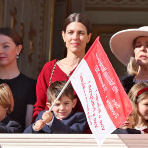 La princesse Alexandra de Hanovre, Charlotte Casiraghi et son fils Balthazar Rassam, Stefano et Francesco Casiraghi, la princesse Caroline de Hanovre - La famille princière de Monaco au balcon du palais, à l'occasion de la Fête Nationale de Monaco. Le 19 novembre 2023 © Dominique Jacovides-Bruno Bebert / Bestimage 