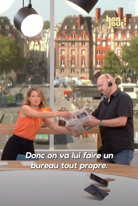 Maud Descamps s'empresse aussi de nettoyer son bureau, de lui remettre sa tasse et de lui laisser une banane au cas où il ait une petite faim !
Maud Descamps à la présentation de "Bonjour !", la matinale de TF1. Crédit : Instagram