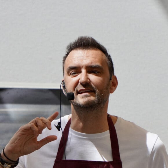 "Le Michelin est truffé d'injustices, pas seulement me concernant. Ils font comme ils veulent parce qu'il n'y a pas de règle", confie-t-il.
Cyril Lignac participe à l'événement Chef of Saint Tropez à Saint-Tropez, France, le 7 mai 2022. Photo par ABACAPRESS.COM