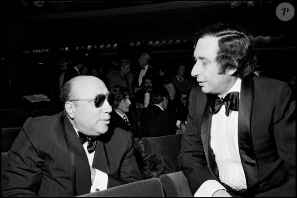 "Quand Melville est mort en 1973, j'ai revu sa veuve, Florence, six mois après, et elle m'a dit : 'Jean-Pierre me manque beaucoup, mais heureusement qu'Alain est là.'
Archives - Jean-Pierre Melville en 1972