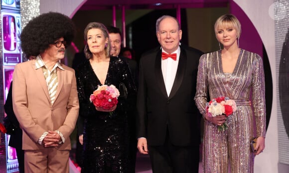 Christian Louboutin, la princesse Caroline de Hanovre, la princesse Charlene, le prince Albert II de Monaco - Bal de la Rose "Disco" 2024 au profit de la Fondation Princesse Grace dans la Salle des Étoiles du Sporting Monte-Carlo à Monaco le 23 mars 2024. © JC Vinaj / Pool Monaco / Bestimage 