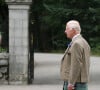 Pour l'occasion, le souverain du Royaume-Uni avait revêtu son plus beau kilt écossais
Le roi Charles III d'Angleterre, accueilli par des soldats de la compagnie Balaklava, 5e bataillon du Royal Regiment of Scotland devant le château de Balmoral (Ecosse), où le souverain débute ses vacances d'été, le 19 août 2024.