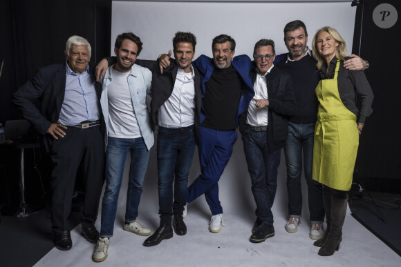 Exclusif - Raymond Plaza, Antoine Blandin, Benoit Barel, Stéphane Plaza, Pierre-Louis Puig, David Merlet, Delphine Gingembre - Backstage - Enregistrement de l'émission "La Chanson secrète 10" diffusée sur TF1 le 22 janvier 2022 © Jacovides-Moreau / Bestimage