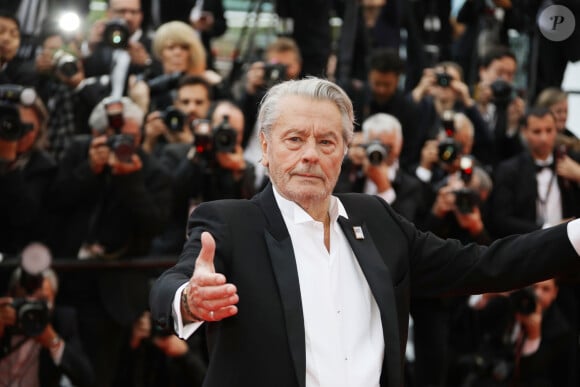 L'acteur s'est éteint à l'âge de 88 ans dimanche 18 août 2024. 
Alain Delon - Montée des marches du film "A Hidden Life" lors du 72ème Festival International du Film de Cannes, le 19 mai 2019. © Denis Guignebourg/Bestimage