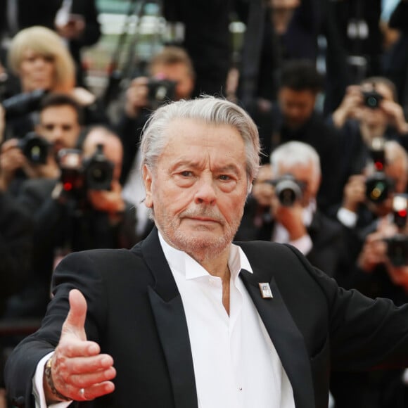 L'acteur s'est éteint à l'âge de 88 ans dimanche 18 août 2024. 
Alain Delon - Montée des marches du film "A Hidden Life" lors du 72ème Festival International du Film de Cannes, le 19 mai 2019. © Denis Guignebourg/Bestimage