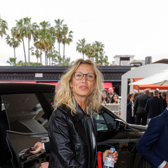 Alexandra Lamy arrive à l'hôtel Martinez lors du 77ème Festival International du Film de Cannes (14 - 25 mai 2024), le 16 mai 2024.