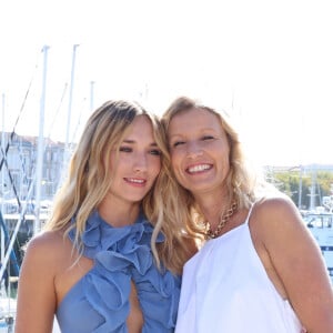 Chloé Jouannet et Alexandra Lamy lors du photocall de la série "Killer Coaster" lors de la 25ème édition du Festival de la fiction de la Rochelle, France, le 13 septembre 2023. © Denis Guignebourg/BestImage