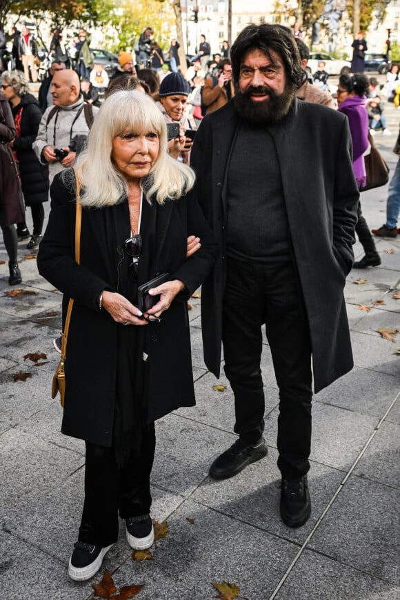 Marek Halter avait confié à "Paris Match" la connaître de longue date mais l'avoir retrouvée en 2020 après des années 
Marek Halter et sa femme Marianne - Les célébrités participent à la marche silencieuse pour la paix dans le monde à Paris, le 19 novembre 2023. Ce nouveau collectif a reuni plus de 600 signataires issus du monde de la culture. © Matthieu Mirville / Bestimage