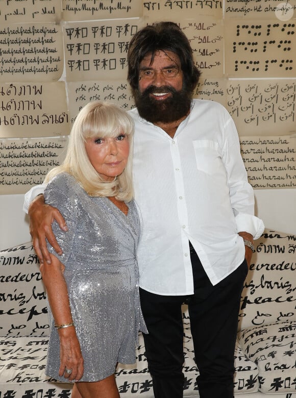 Son épouse Marianne Weitzmann est morte le 21 août 2024.
Marianne Weitzmann et son mari Marek Halter - Fête du nouvel an juif Roch Hachana chez Marek Halter à Paris le 10 septembre 2023. © Coadic Guirec/Bestimage