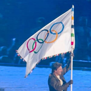 Tom Cruise lors du passage de drapeau olympique entre Paris et Los Angeles pendant la cérémonie de clôture des Jeux Olympiques de Paris (JO) 2024 au Stade de France, à Saint-Denis banlieue de Paris, France, le 11 août 2024. © Capture TV France 2 via Bestimage