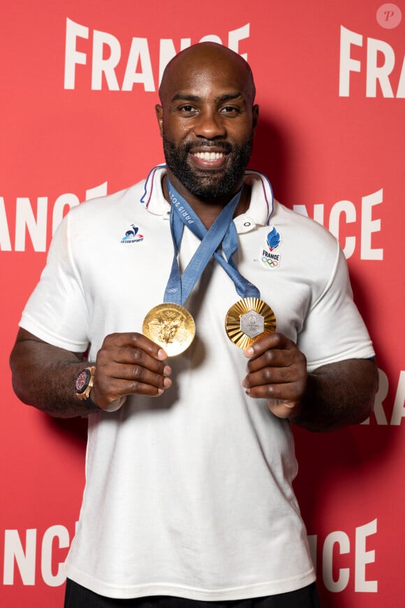 Le judoka a qualifié les athlètes paralympiques de "super-héros" et d'"Avengers"
Teddy Riner, Médaille d'or Judo par équipe et +100kg . - Défilé des médaillés français au Club France à la Grande Halle de La Villette lors des Jeux Olympiques Paris 2024 le 4 août 2024. © Jeremy Melloul / Bestimage 