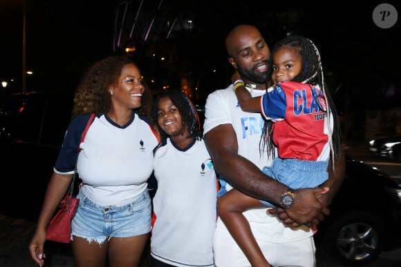 Exclusif - Teddy Riner avec sa femme Luthna et ses enfants Eden et Ysis - Teddy Riner fête son titre de champion Olympique de judo en équipe mixte au restaurant "Podium" du groupe (Les bistrots Pas Parisiens) à Paris le 3 aout 2024. © Rachid Bellak/Bestimage 