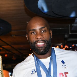 Le judoka a remporté deux nouvelles médailles d'or, une individuelle et l'autre par équipe
Exclusif - Teddy Riner - Teddy Riner fête son titre de champion Olympique de judo en équipe mixte au restaurant "Podium" du groupe (Les bistrots Pas Parisiens) à Paris le 3 aout 2024. © Rachid Bellak/Bestimage 