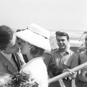 Alain Delon embrassant Romy Schneider lors du 15e festival de Cannes, mai 1962. Photo de Pierluigi Praturlon/Mondadori Portfolio via ZUMA Press/ABACAPRESS.COM