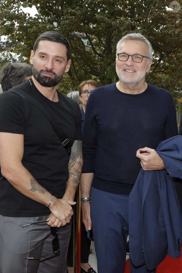 Exclusif - Hugo Manos et son compagnon Laurent Ruquier I - Inauguration de la place Line Renaud a Rueil-Malmaison le 22 Juin 2024. © Jlppa / Bestimage