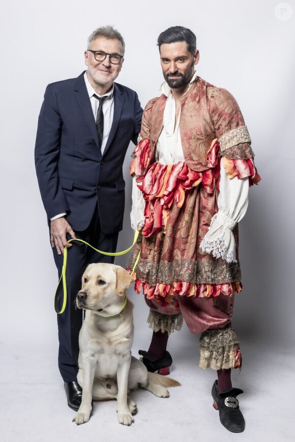 Exclusif - Laurent Ruquier, son compagnon Hugo Skliris (Manos) et leur chien Titi - Studio - Enregistrement de l'émission "La chanson secrète", présentée par N.Aliagas et diffusée le 29 décembre sur TF1 © Guillaume Gaffiot-Cyril Moreau / Bestimage