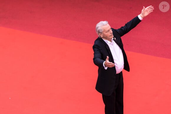 Alain Delon (Palme d'Or d'Honneur du 72ème festival de Cannes) - Montée des marches du film "A Hidden Life" lors du 72ème Festival International du Film de Cannes. Le 19 mai 2019 © Borde / Jacovides / Moreau / Bestimage 