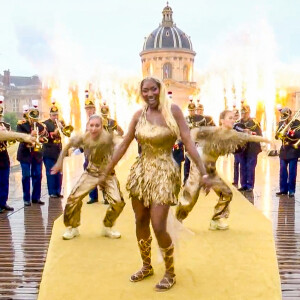 Aya Nakamura chante lors de la cérémonie d'ouverture des Jeux Olympiques (JO) de Paris 2024, à Paris, France, le 26 juillet 2024. 