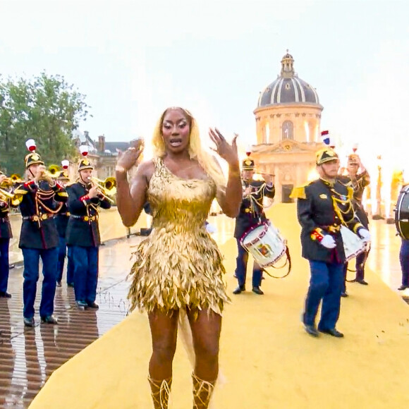 Aya Nakamura chante lors de la cérémonie d'ouverture des Jeux Olympiques (JO) de Paris 2024, à Paris, France, le 26 juillet 2024. 