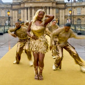 Aya Nakamura chante lors de la cérémonie d'ouverture des Jeux Olympiques (JO) de Paris 2024, à Paris, France, le 26 juillet 2024. 